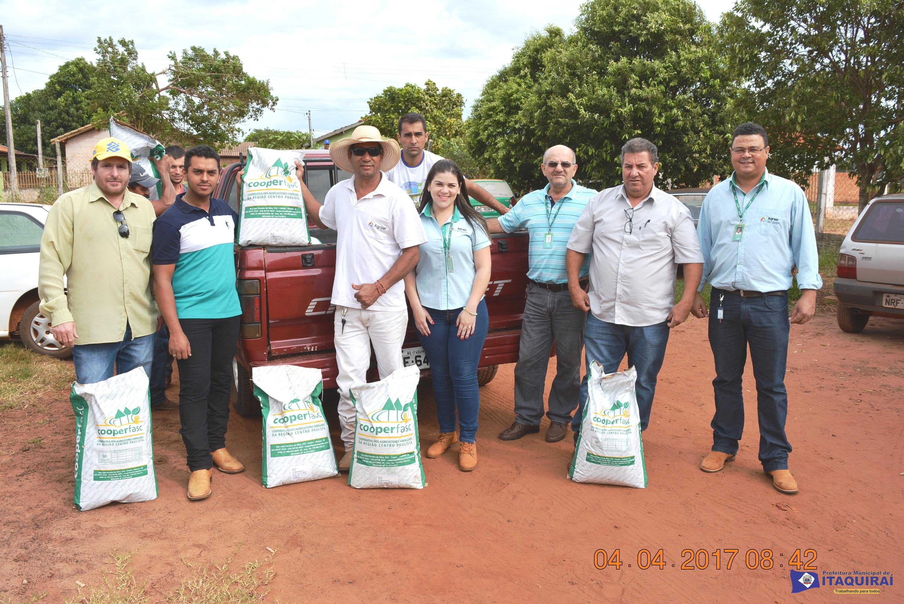 Associações rurais dos assentamentos começam a receber sementes de milho doadas pela Agraer e Prefeitura