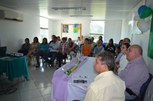 PREFEITURA MUNICIPAL DE ITAQUIRAÍ LANÇA A CAMPANHA “ QUEM AMA ABRAÇA FAZENDO ESCOLA”.