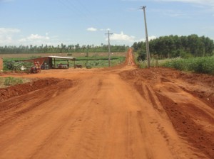 MUNICIPIO DE ITAQUIRAÍ FAZ RECUPERAÇÃO DAS ESTRADAS DO PROJETO DE ASSENTAMENTO SANTO ANTÔNIO