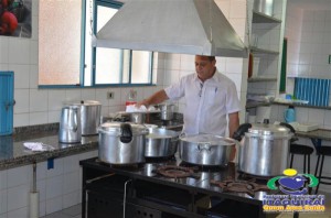 Prefeito acompanha instalação de ar condicionado em CEI