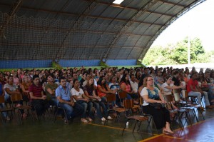 Assembleia reúne funcionários da rede municipal da educação de Itaquiraí