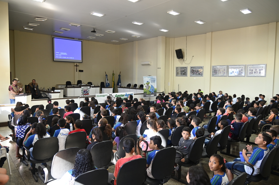 Dia da água e comemorado com palestras e orientações para alunos da rede municipal