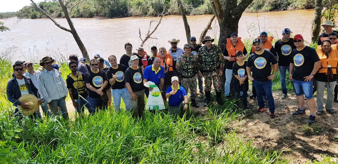 Prefeituras de Itaquiraí e Naviraí, e Rotary de Naviraí realizam com sucesso o Rally do Lixo no rio Amambai