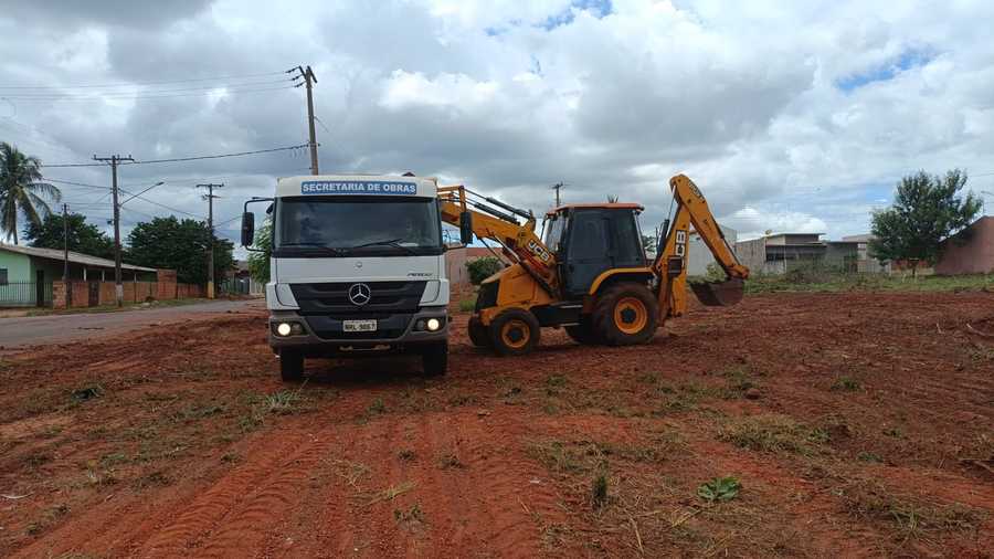 Prefeitura inicia limpeza de terrenos notificados e proprietários serão multados