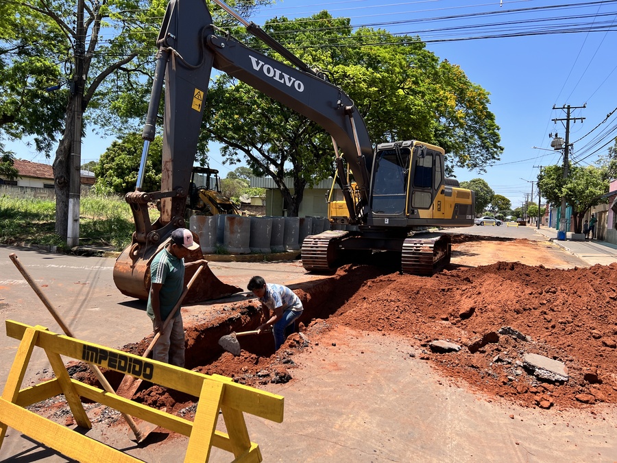 Prefeitura inicia obras para a implantação da nova rede de drenagem na rua Campo Grande
