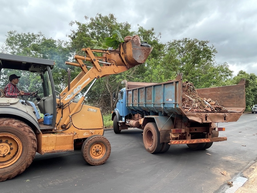 Prefeitura de Itaquiraí iniciou na segunda-feira, dia 29, mais um mutirão de limpeza