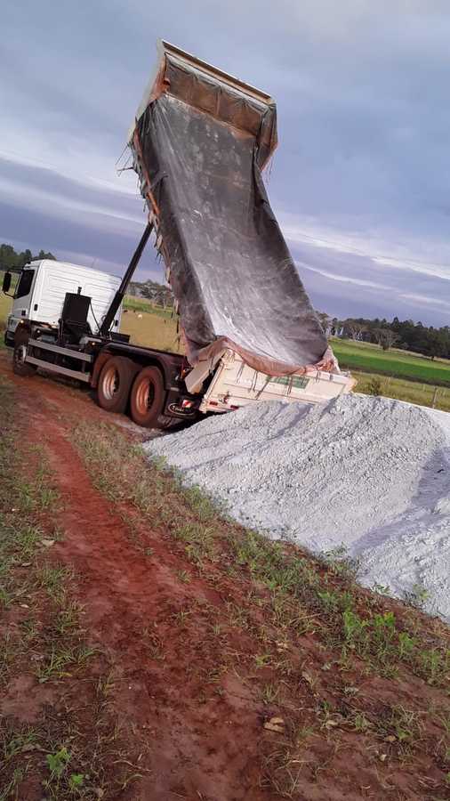 Prefeitura de Itaquiraí disponibiliza caminhão caçamba para atender a agricultura familiar