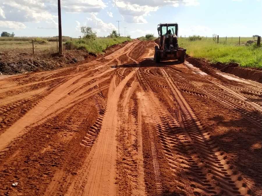 Grupo 03 do P.A. Santa Rosa está recebendo melhorias nas estradas