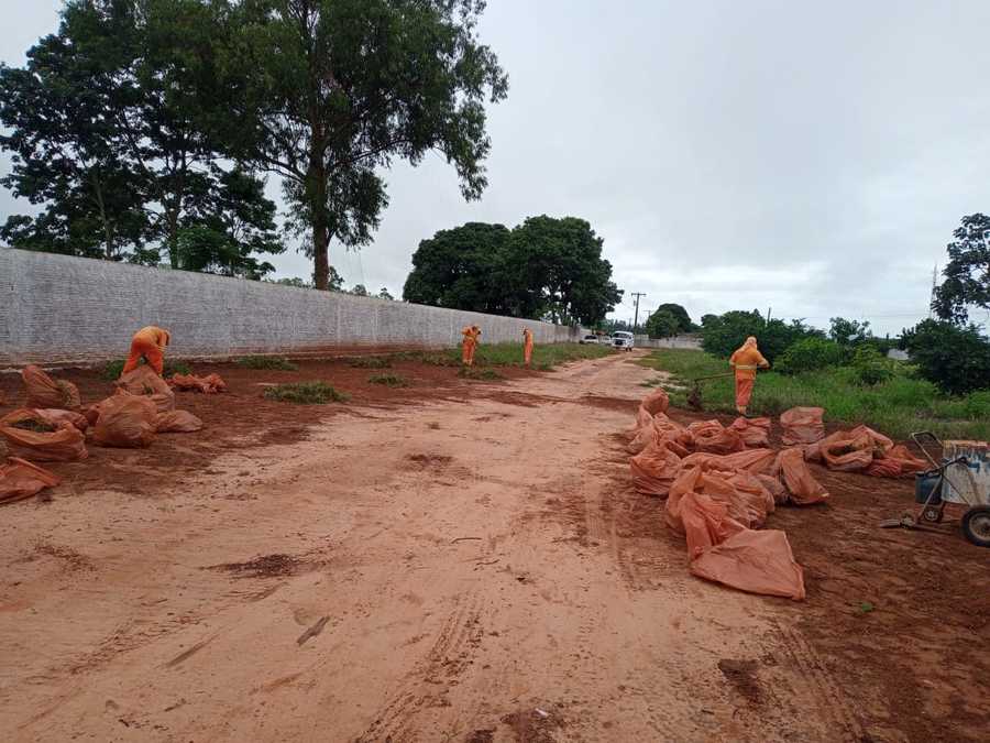 Prefeitura realiza limpeza e manutenção no Cemitério Municipal