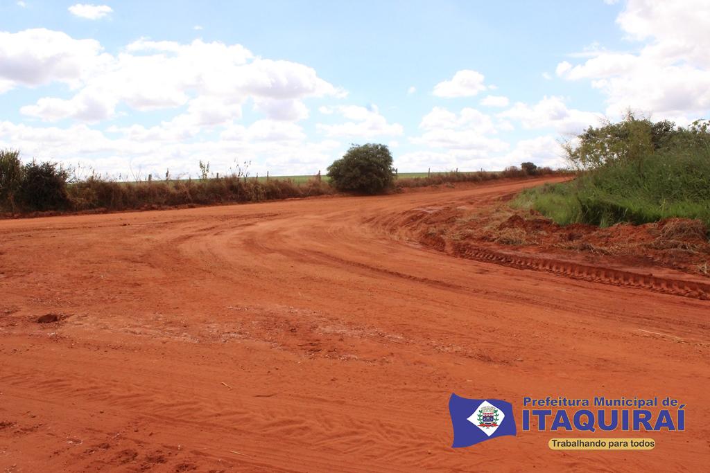Prefeitura investe na recuperação de estradas rurais de Itaquiraí