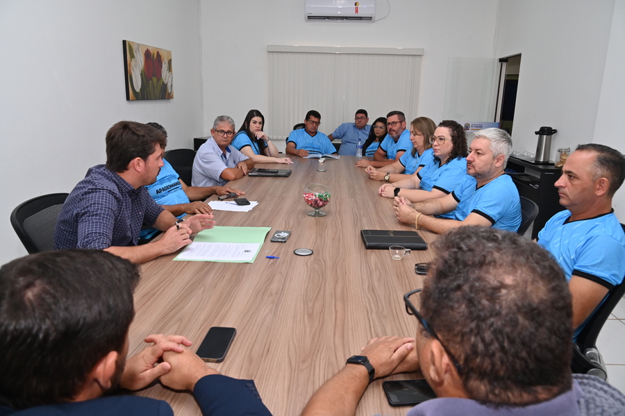 Prefeito Thalles Tomazelli anuncia plano de saúde para todos os servidores municipais