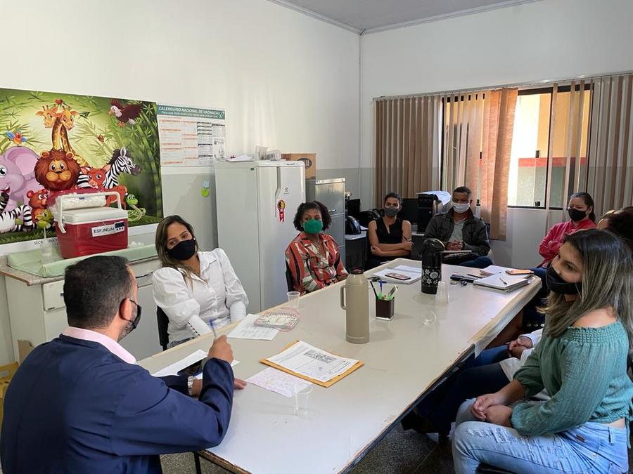 Thalles e Bruno determinam capacitações constantes de acolhimento e atendimento humanizado na saúde municipal