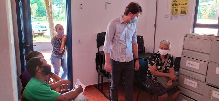 Em visita surpresa, prefeito Thalles acompanha atendimento no Posto de Saúde do complexo Santo Antônio