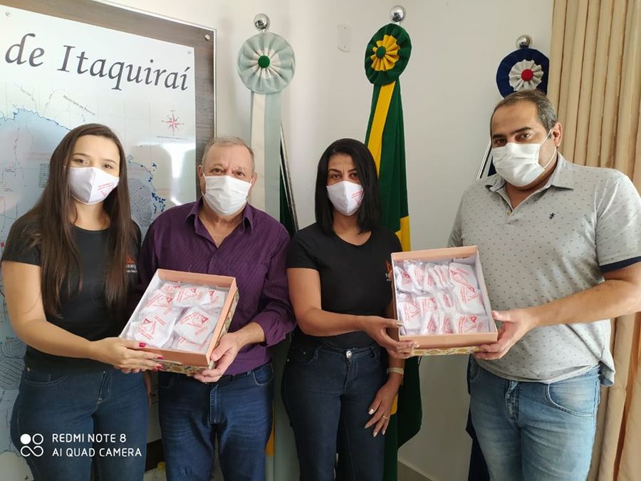 Em uma ação de solidariedade, a Anhanguera de Itaquiraí realiza a doação de máscaras para a Secretaria Municipal de Saúde.