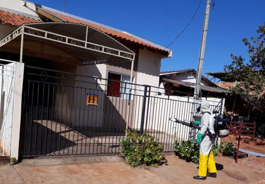 Prefeitura combate a dengue com pulverização de inseticida em toda a cidade