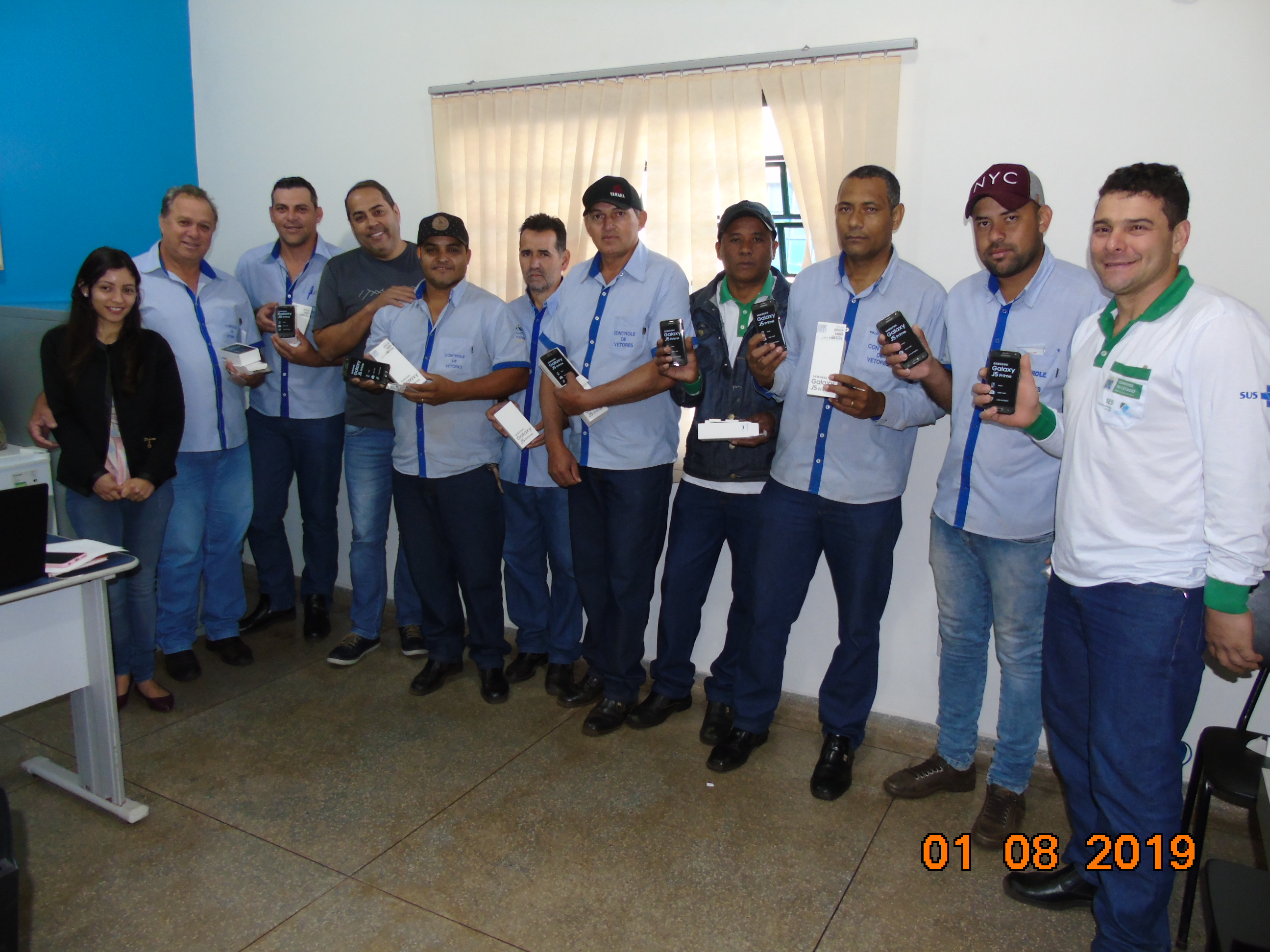 Secretário Marcelo Rosa entrega smartphones a todos os Agentes de Combate a Endemias de Itaquiraí