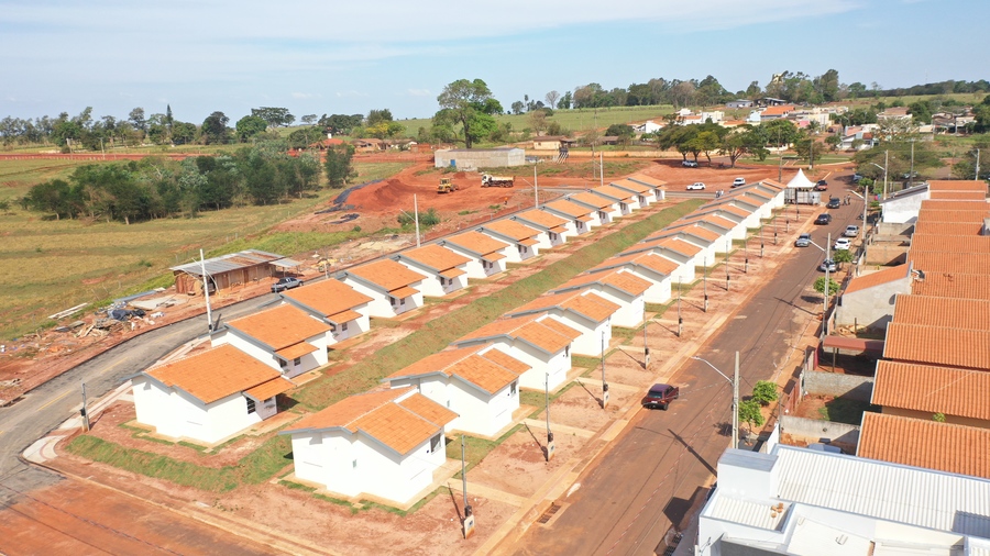 Prefeito Thalles entregou 26 novas unidades habitacionais