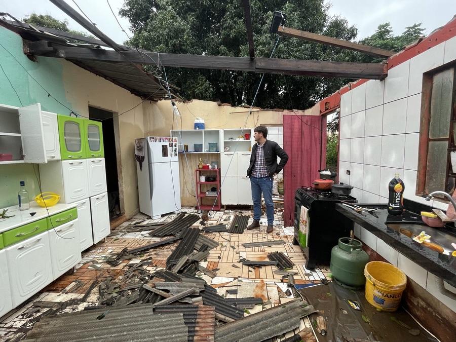 Tempestade causa enormes danos em Itaquiraí