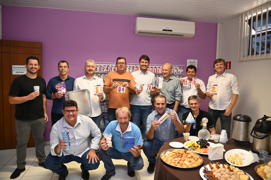 Em Cascavel, Thalles e vereadores conhecem empresa que se instalará em Itaquiraí - Empresa deve gerar aproximadamente 30 empregos iniciais podendo chegar a 120