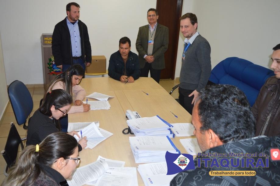 Mutuários do Jd. Ipês assinam contratos