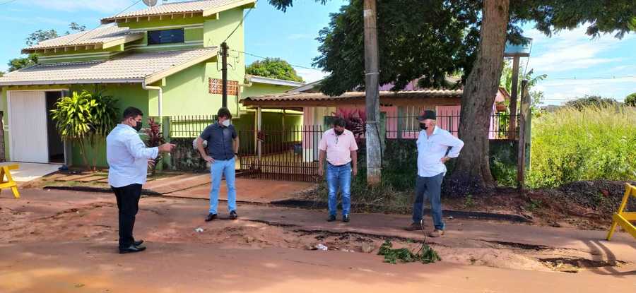 Thalles Tomazelli solicita reparos em obras no bairro Monte Castelo e na rua Eldorado