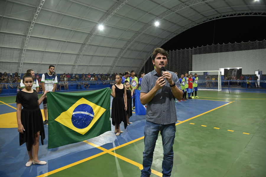 Com arquibancadas lotadas, prefeitura de Itaquiraí reinaugura quadra da esportiva e dá início ao Campeonato de Futsal 2022