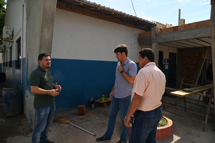 Prefeito Thalles e os vereadores; Valdinei Gubert e Cícero Camilo acompanham as últimas etapas das obras de reforma e ampliação das unidades escolares