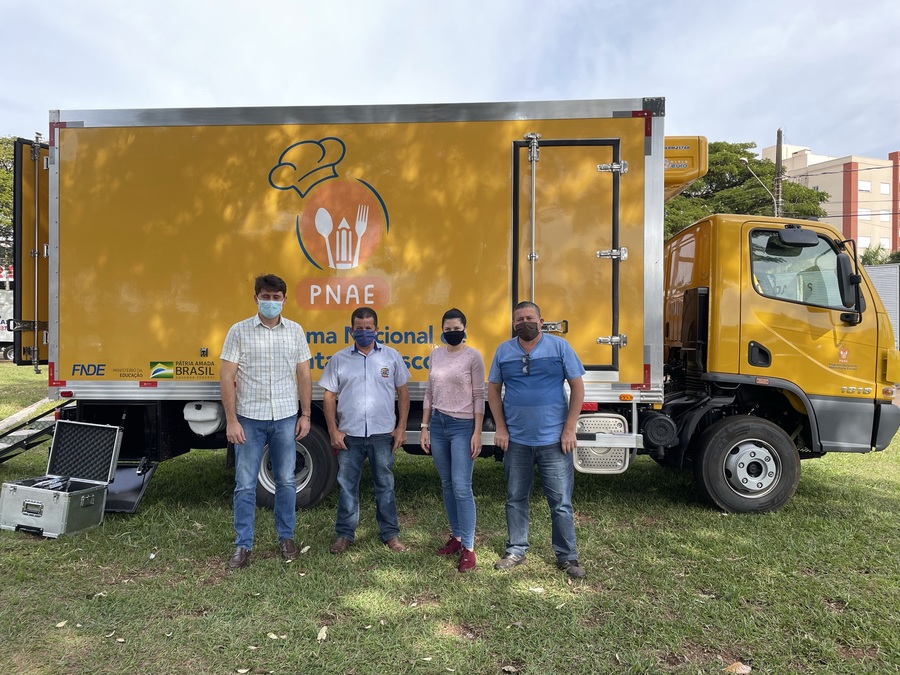 Com recursos próprios, Prefeitura de Itaquiraí adquire caminhão refrigerado para o transporte de merenda escolar
