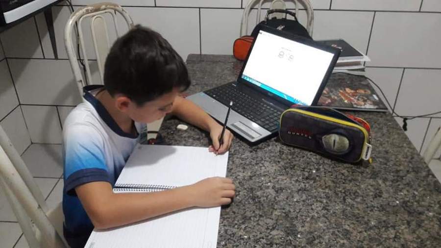 Alunos da rede municipal recebem aulas remotas