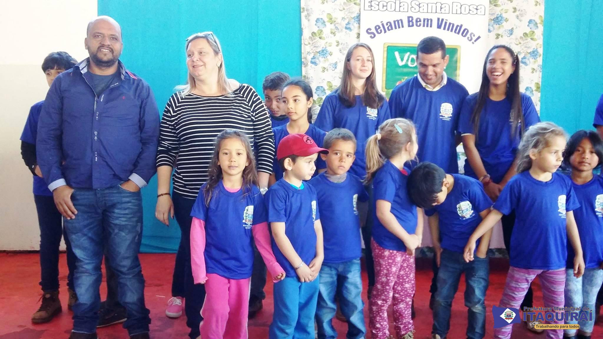 Prefeito Ricardo Fávaro entrega 6.600 uniformes escolares aos alunos da rede municipal de Itaquiraí