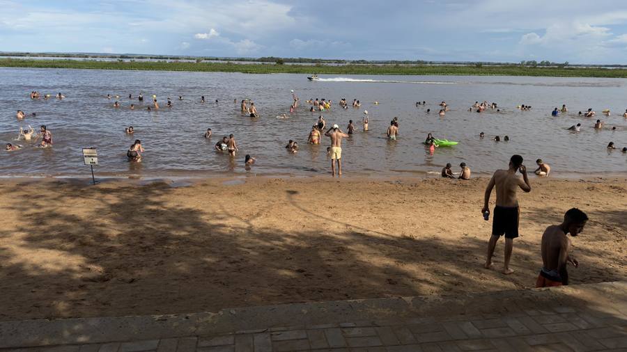Virada para 2026 reúne público recorde na Praia da Amizade