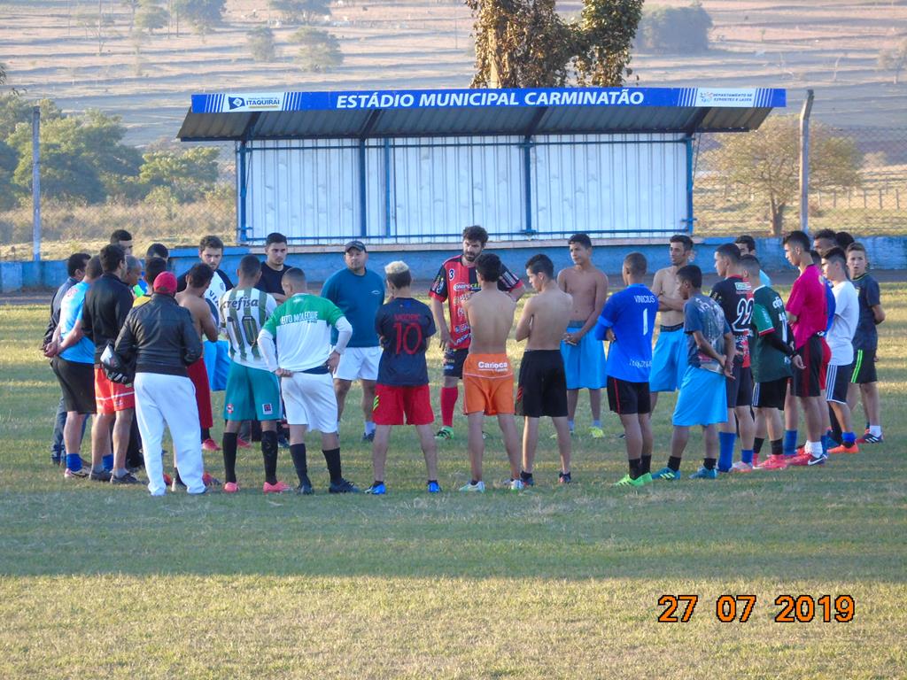 Seleção Itaquiraí de Futebol apresenta novo elenco em jogo-treino no Carminatão