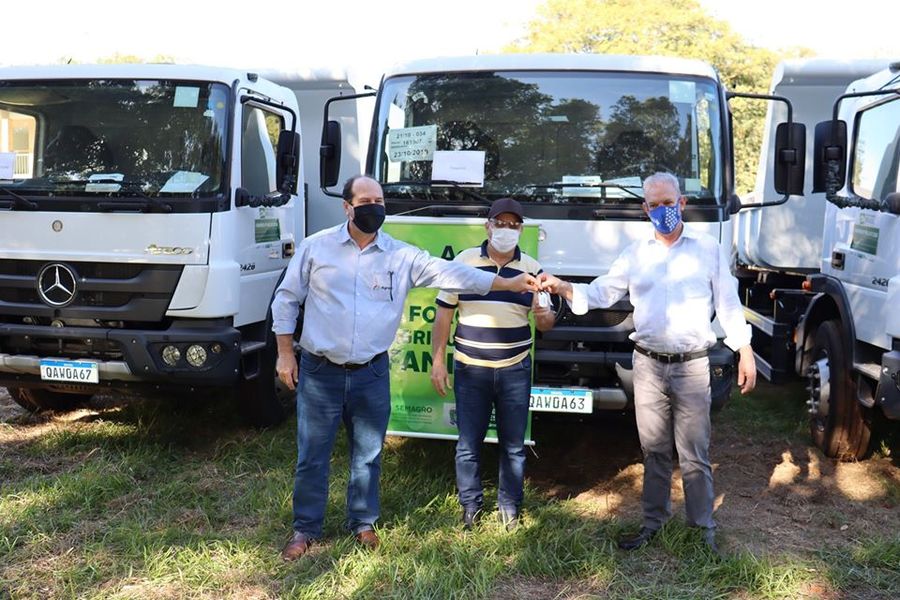Prefeito Ricardo Fávaro recebe na Agraer em CG, caminhão caçamba