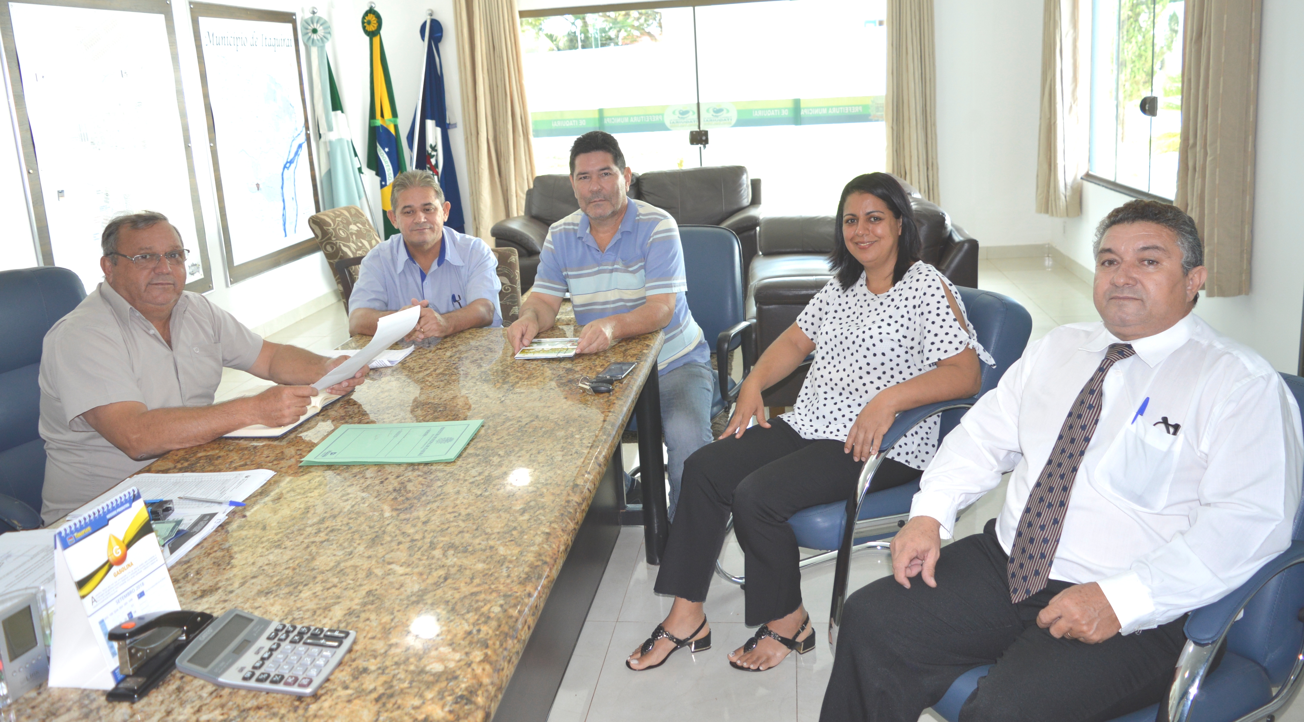 Membros da diretoria da APAE solicitam ao prefeito Ricardo área para edificar sede própria da entidade