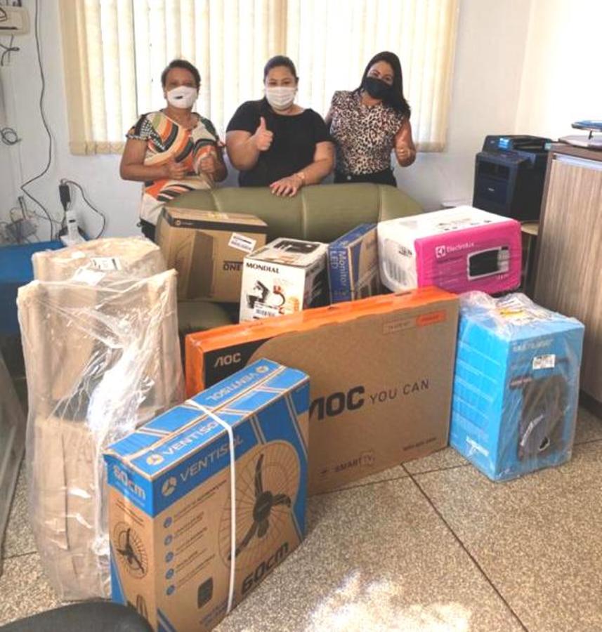 Maria Fávaro (à direita) e colaboradoras do CRAS de Itaquiraí.