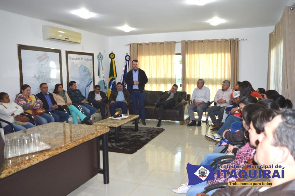 Mutuários do Jd. Ipês assinam contratos