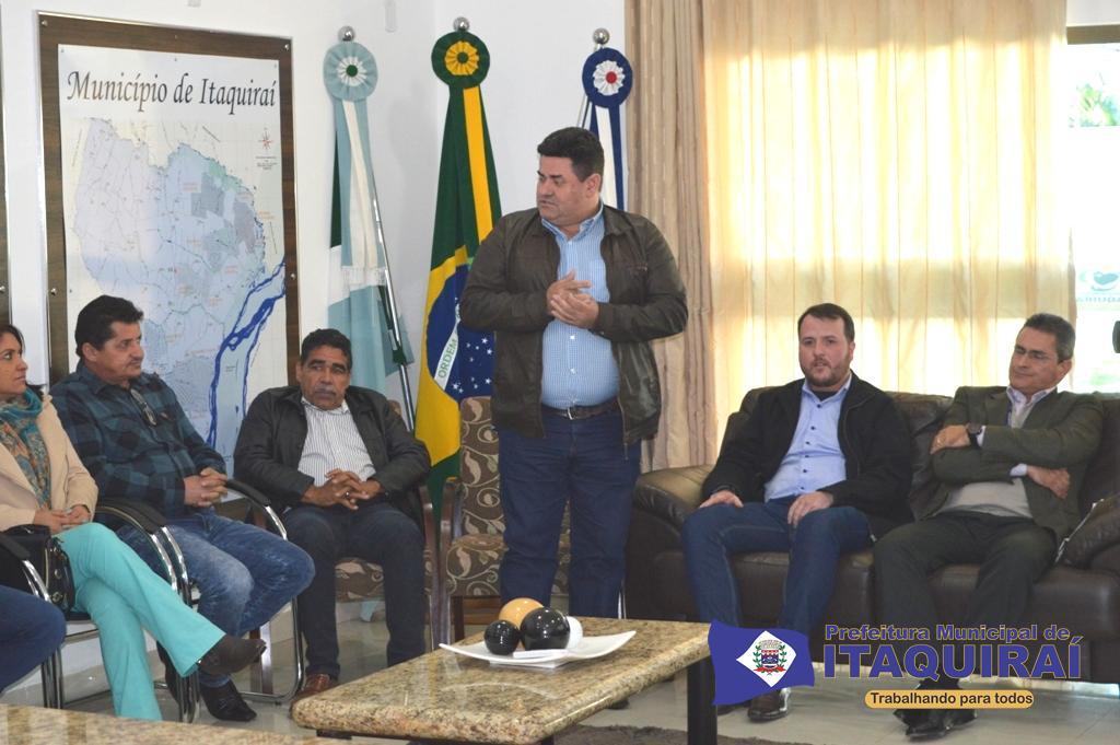 Mutuários do Jd. Ipês assinam contratos