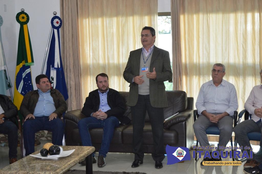 Mutuários do Jd. Ipês assinam contratos