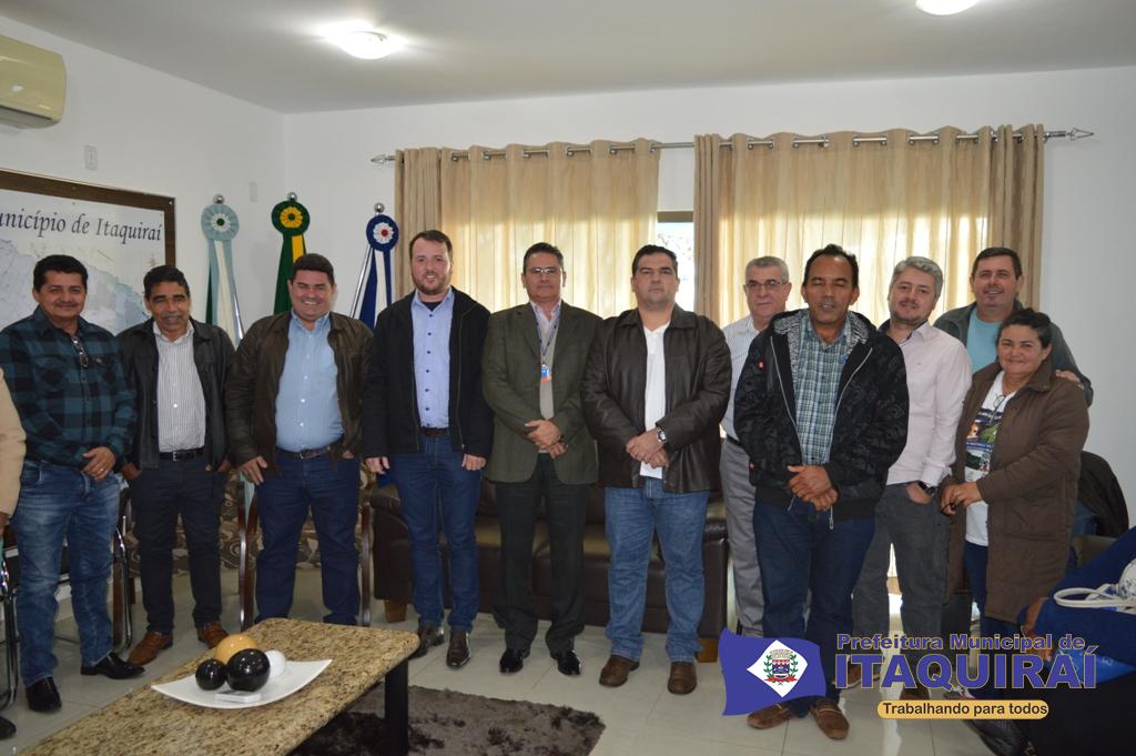 Mutuários do Jd. Ipês assinam contratos