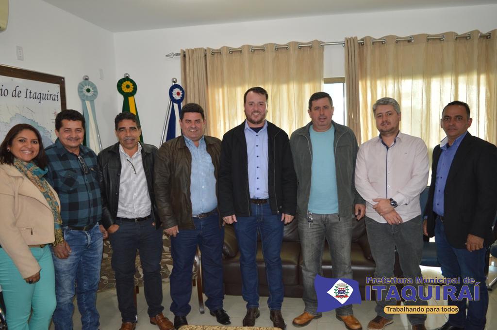 Mutuários do Jd. Ipês assinam contratos