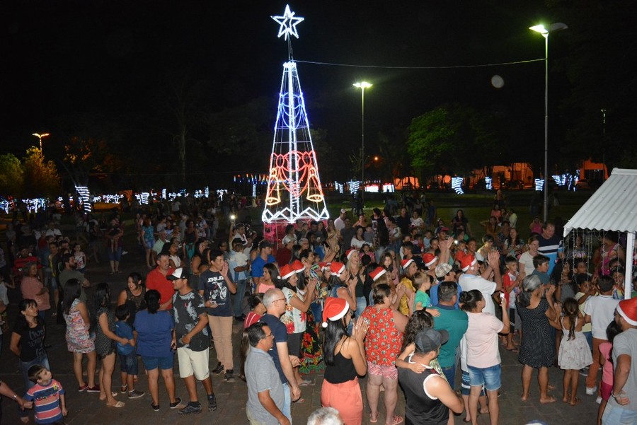 Prefeito Ricardo Fávaro abre o "Natal Iluminado" na praça Santos Tomazelli