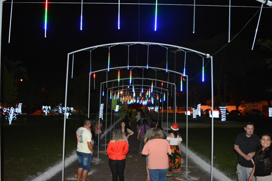Prefeito Ricardo Fávaro abre o "Natal Iluminado" na praça Santos Tomazelli