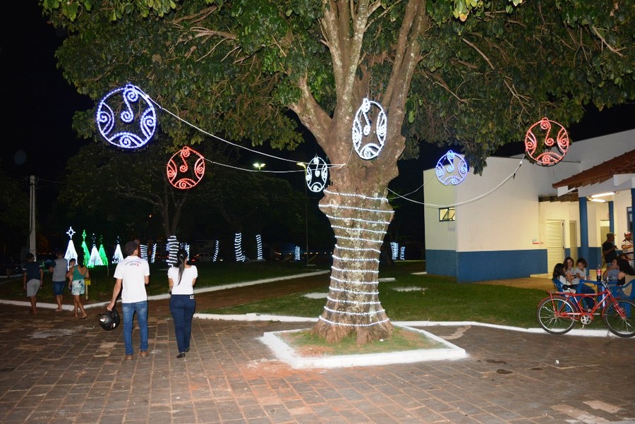 Prefeito Ricardo Fávaro abre o "Natal Iluminado" na praça Santos Tomazelli