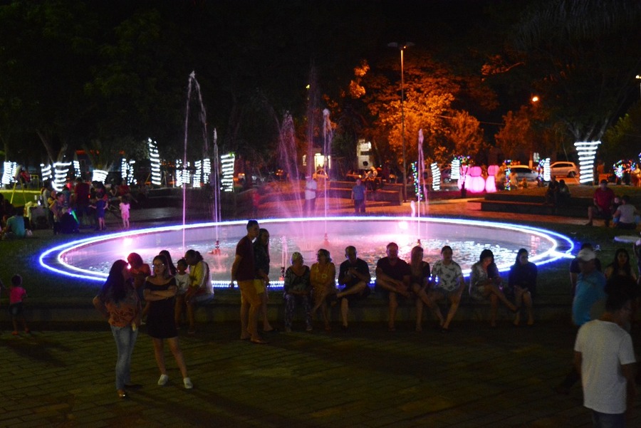Prefeito Ricardo Fávaro abre o "Natal Iluminado" na praça Santos Tomazelli
