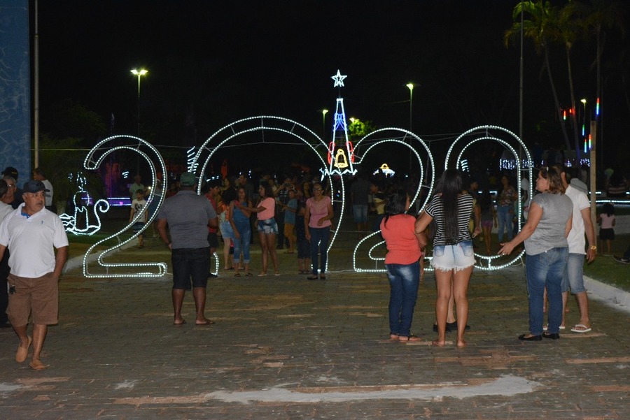 Prefeito Ricardo Fávaro abre o "Natal Iluminado" na praça Santos Tomazelli
