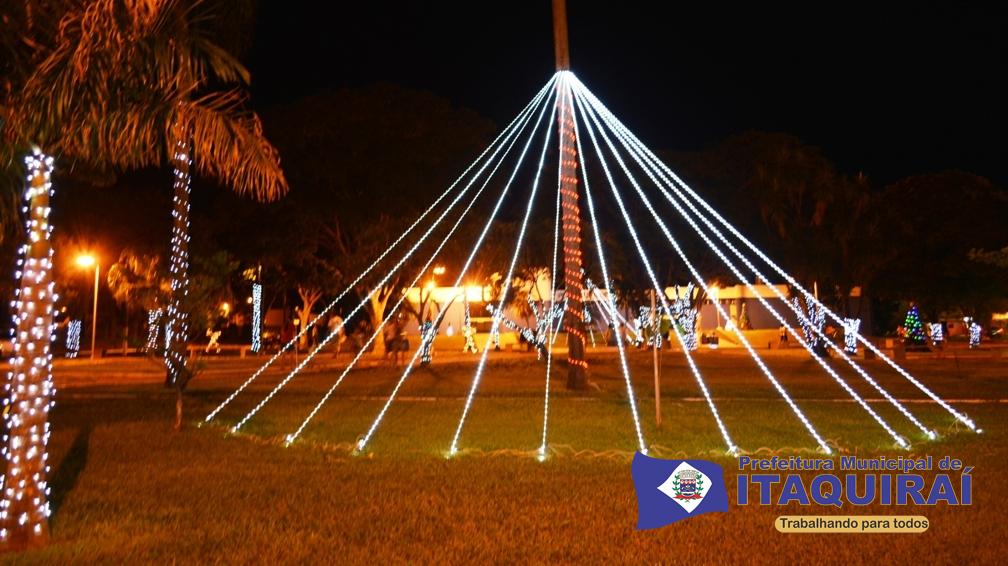 Luzes do Natal Sustentável são acesas na Praça do Paço Municipal e agrada visitantes