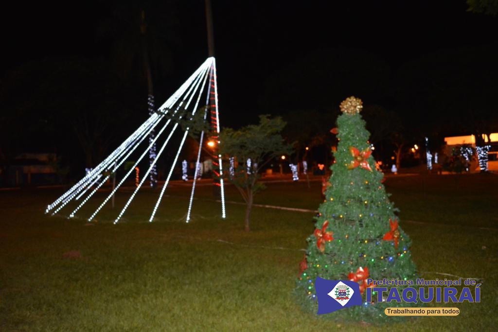 Luzes do Natal Sustentável são acesas na Praça do Paço Municipal e agrada visitantes