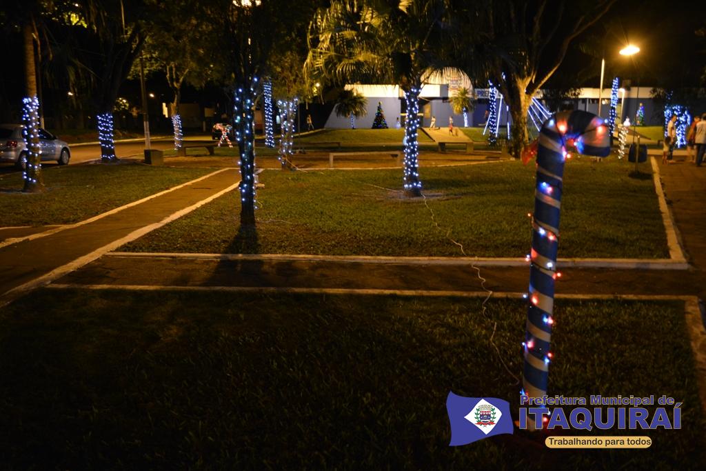 Luzes do Natal Sustentável são acesas na Praça do Paço Municipal e agrada visitantes