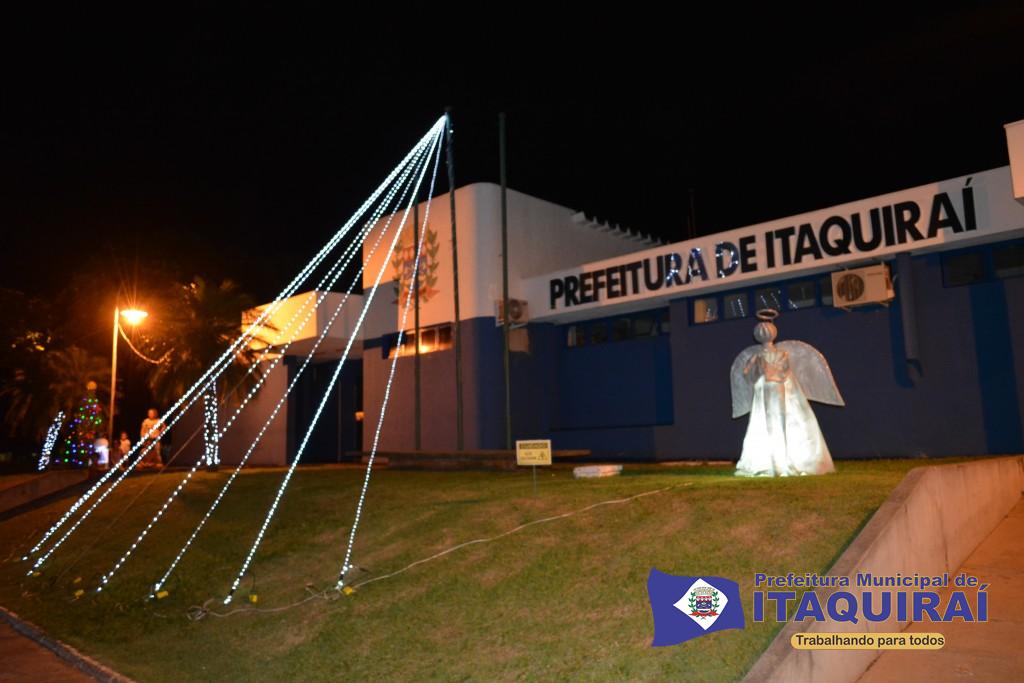 Luzes do Natal Sustentável são acesas na Praça do Paço Municipal e agrada visitantes