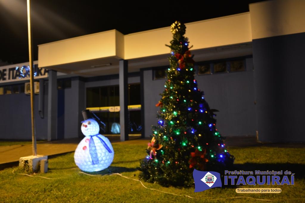 Luzes do Natal Sustentável são acesas na Praça do Paço Municipal e agrada visitantes